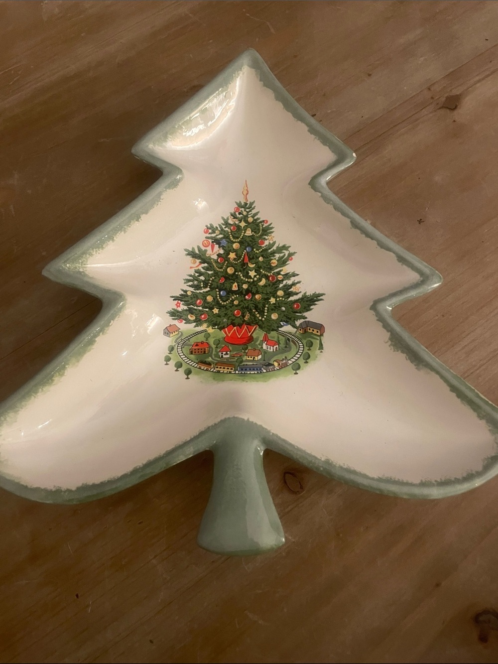 Ceramic Christmas Tree Serving Dish in White and Green